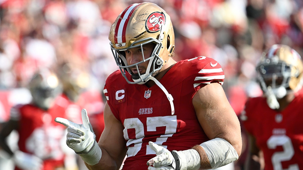 Nick Bosa tanzt