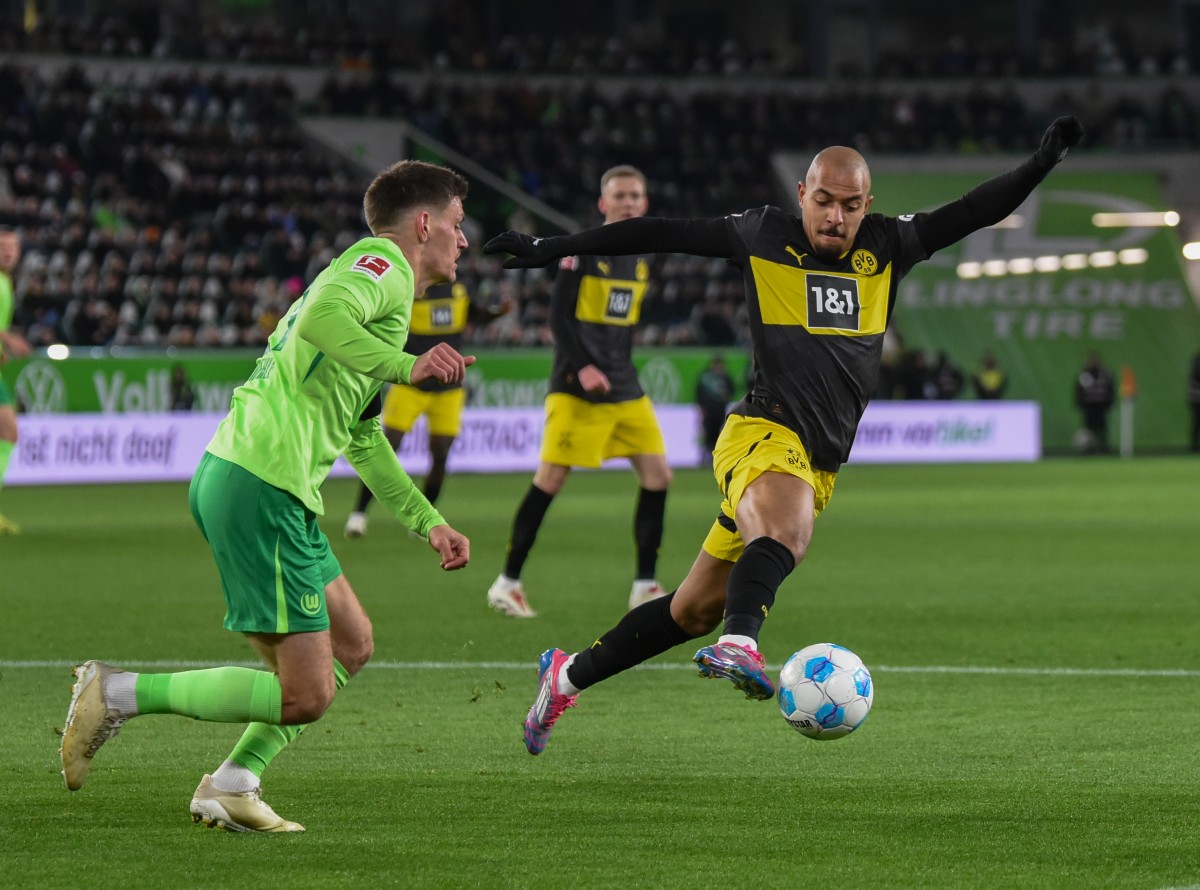 Dortmunds Donyell Malen spielt gegen Wolfsburg