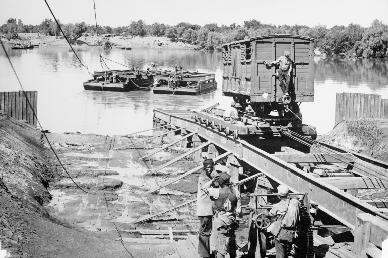 South African railway workers constructing a bridge over the Orange River