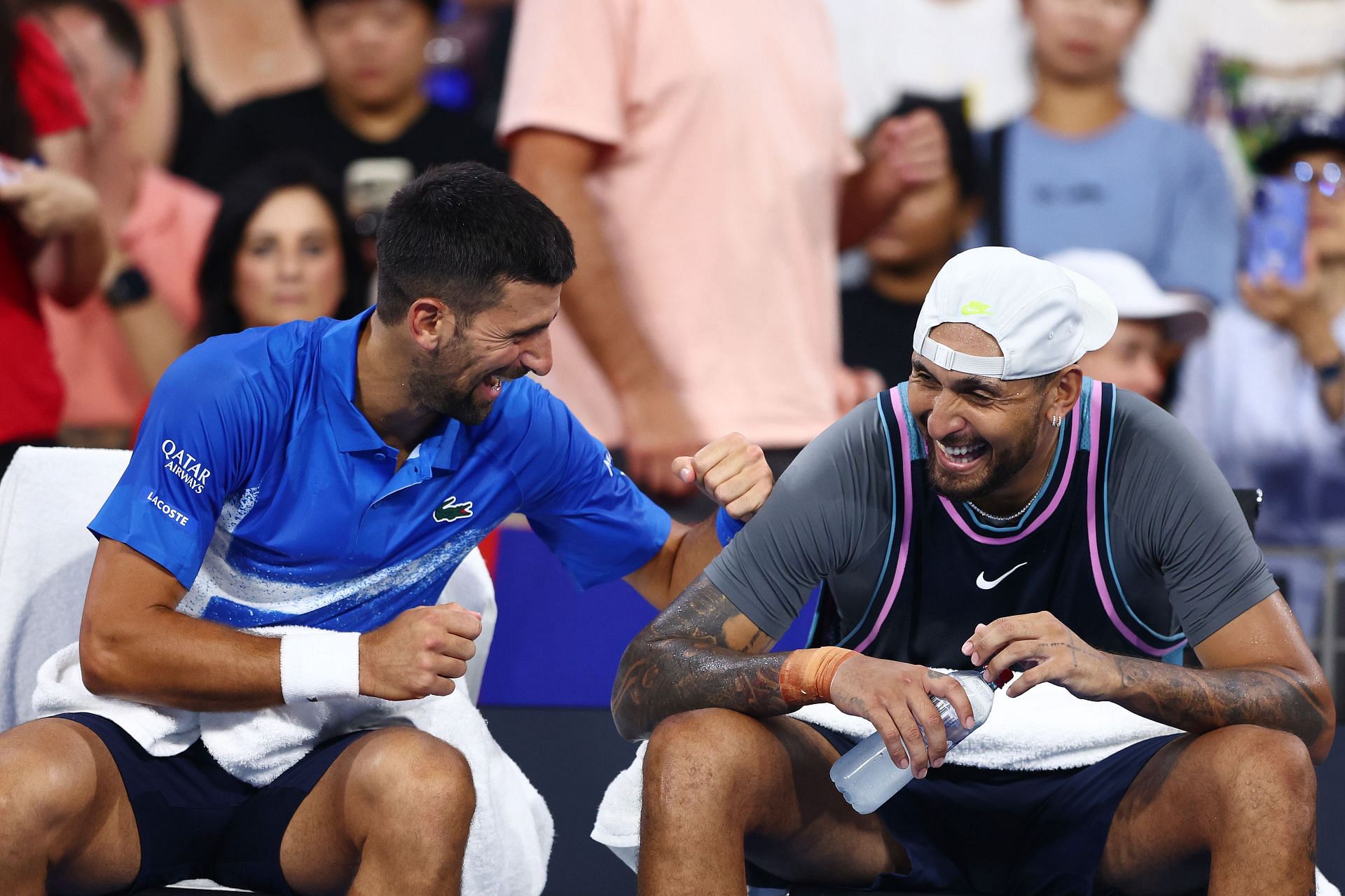 Novak Djokovic (links) und Nick Kyrgios im Bild beim Brisbane International 2025 |